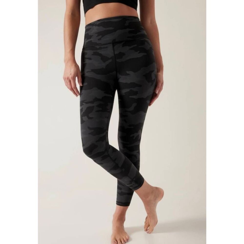 ATHLETA Elation Camo 7/8 Tight Size Small